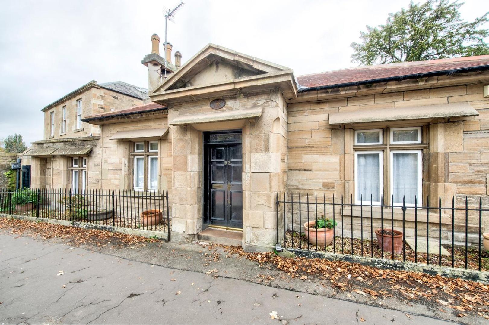 Guestready - Classic Charm Near Holyrood Park Единбург Екстериор снимка