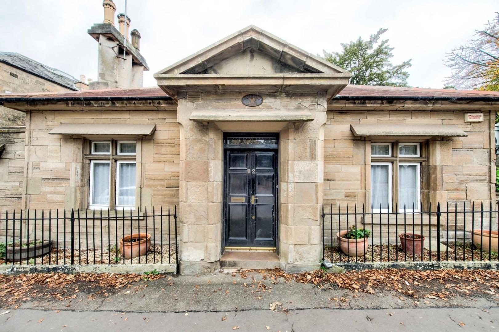 Guestready - Classic Charm Near Holyrood Park Единбург Екстериор снимка